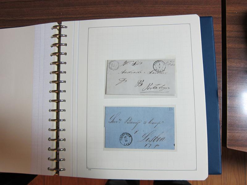 0019 (84).JPG -     Lote:    19      Marcofilia      Lotes Especiais       Descrição:         Portugal. Colecção especializada de carimbos de duplo círculo, tipo 1852, montada em 4 álbuns Lindner, com selos de diversas emissões e cartas, com estudo minucioso de cada marca. Lote a ver.         Lote       Valor Base:     &euro; 2.500,00     Valor Venda:     Retirado     